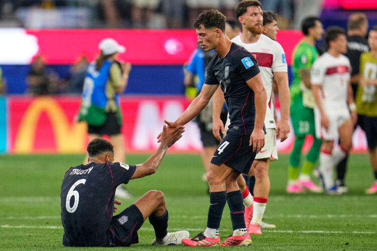 US loses to Turkey 3-2 on last-second goal in World Cup group finale